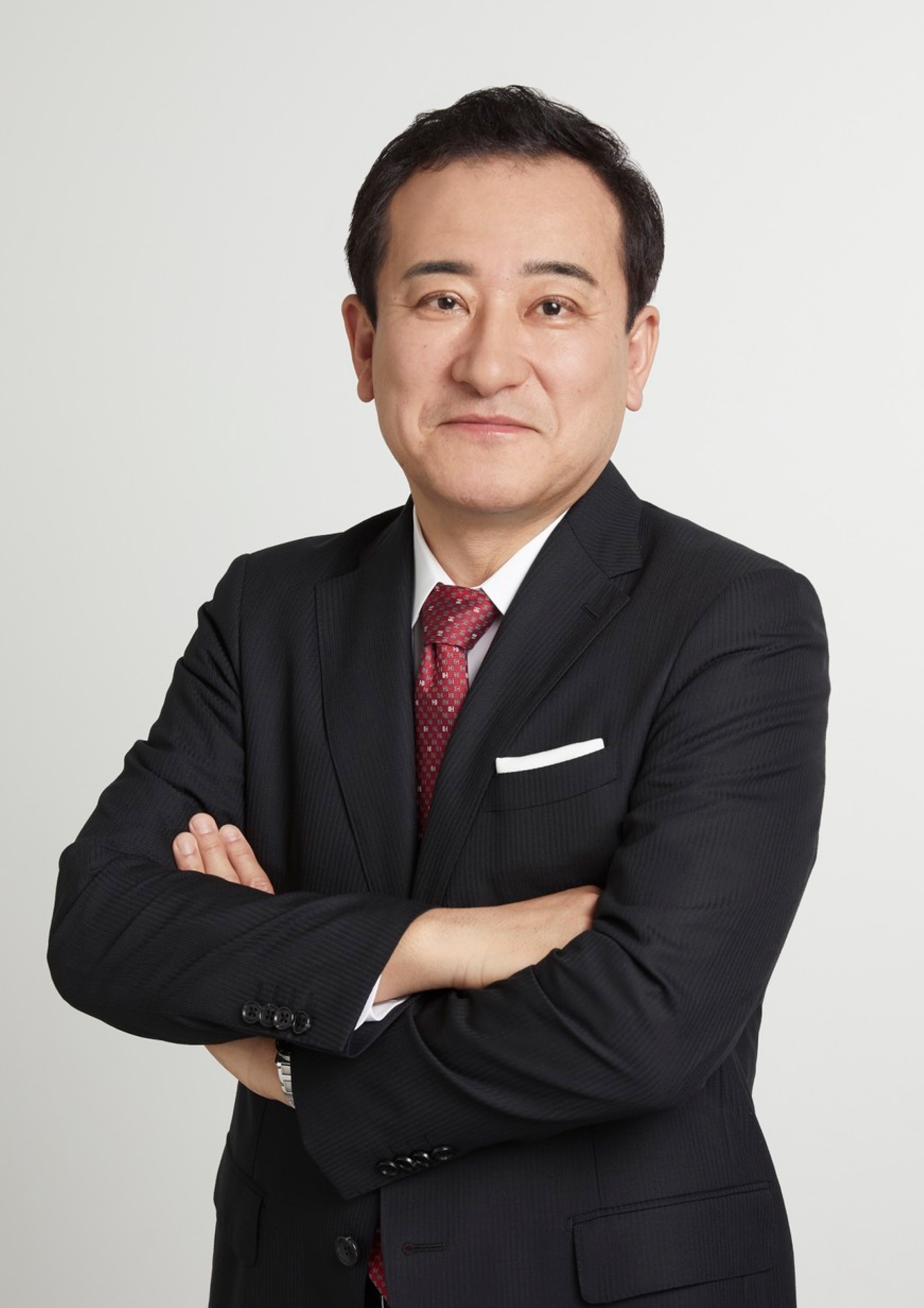 横向きでほほ笑むこにしかずよしさんのプロフィール写真